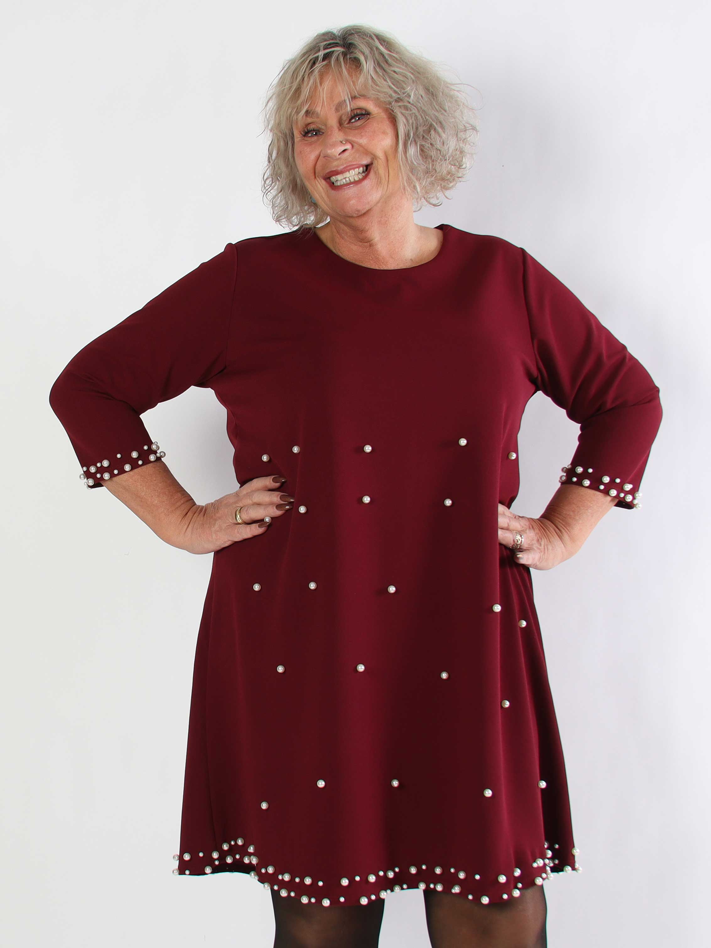 Obi - Klassisk plus size kjole med fine perler